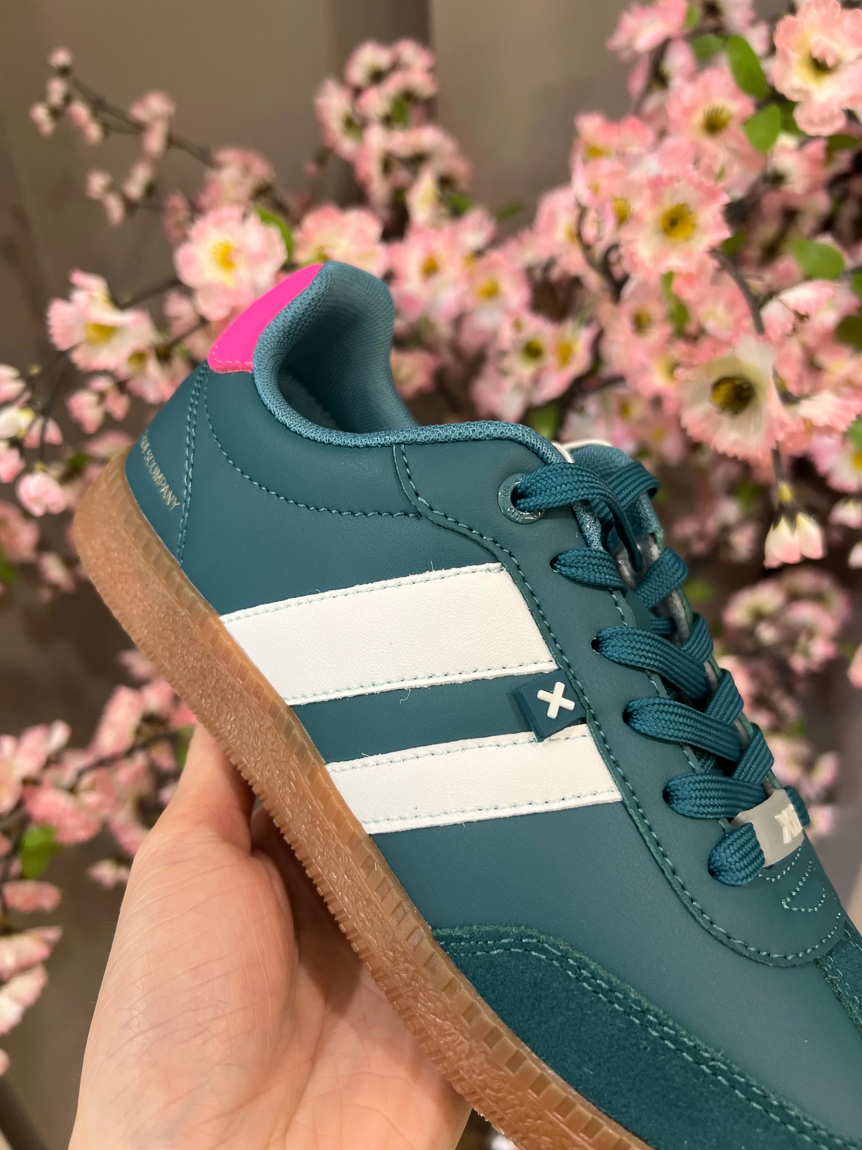 Classic Sneaker - Teal/Pink