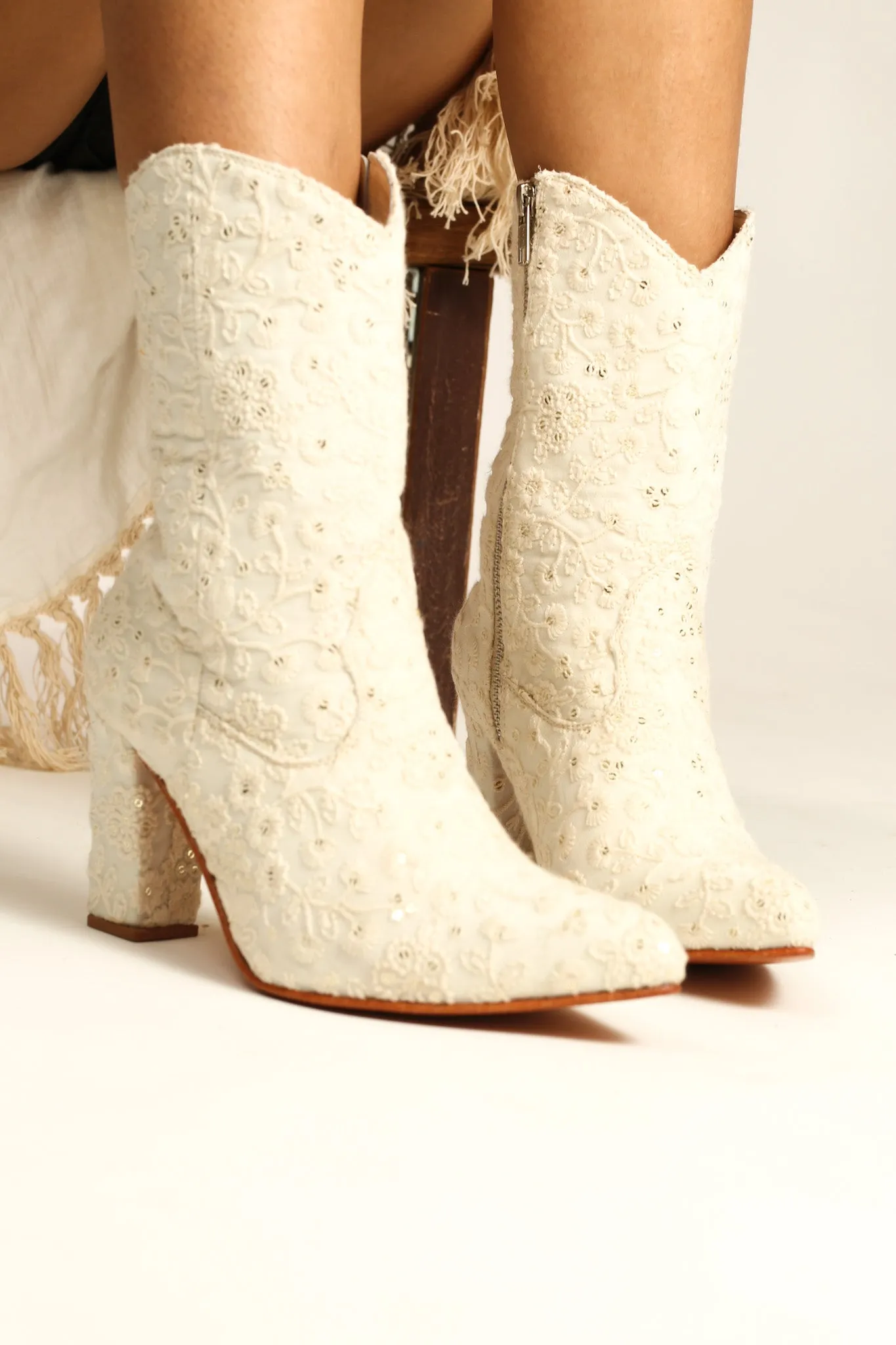 EMBROIDERED BOOTS ARABELLA