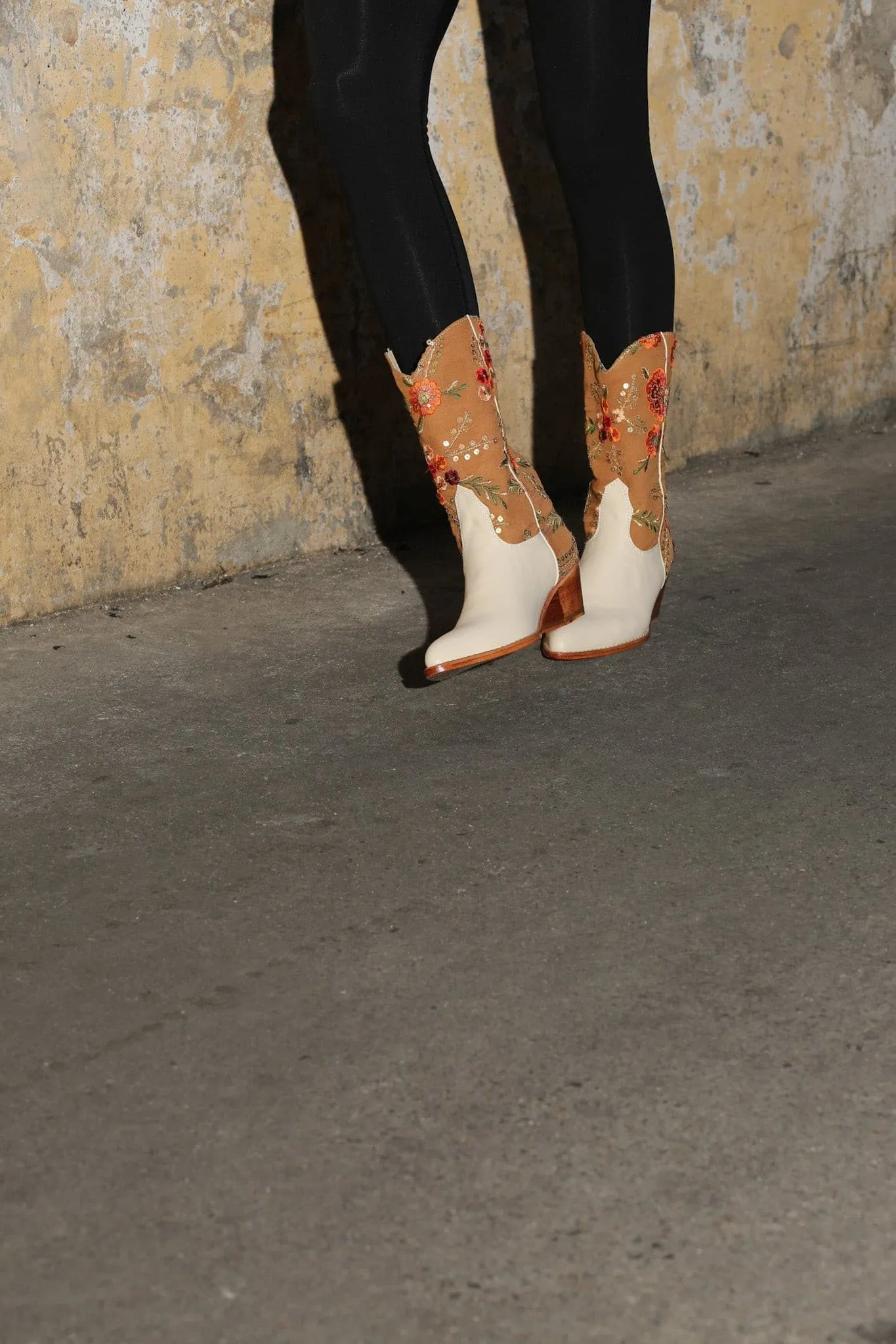 EMBROIDERED WESTERN BOOTS SANIA