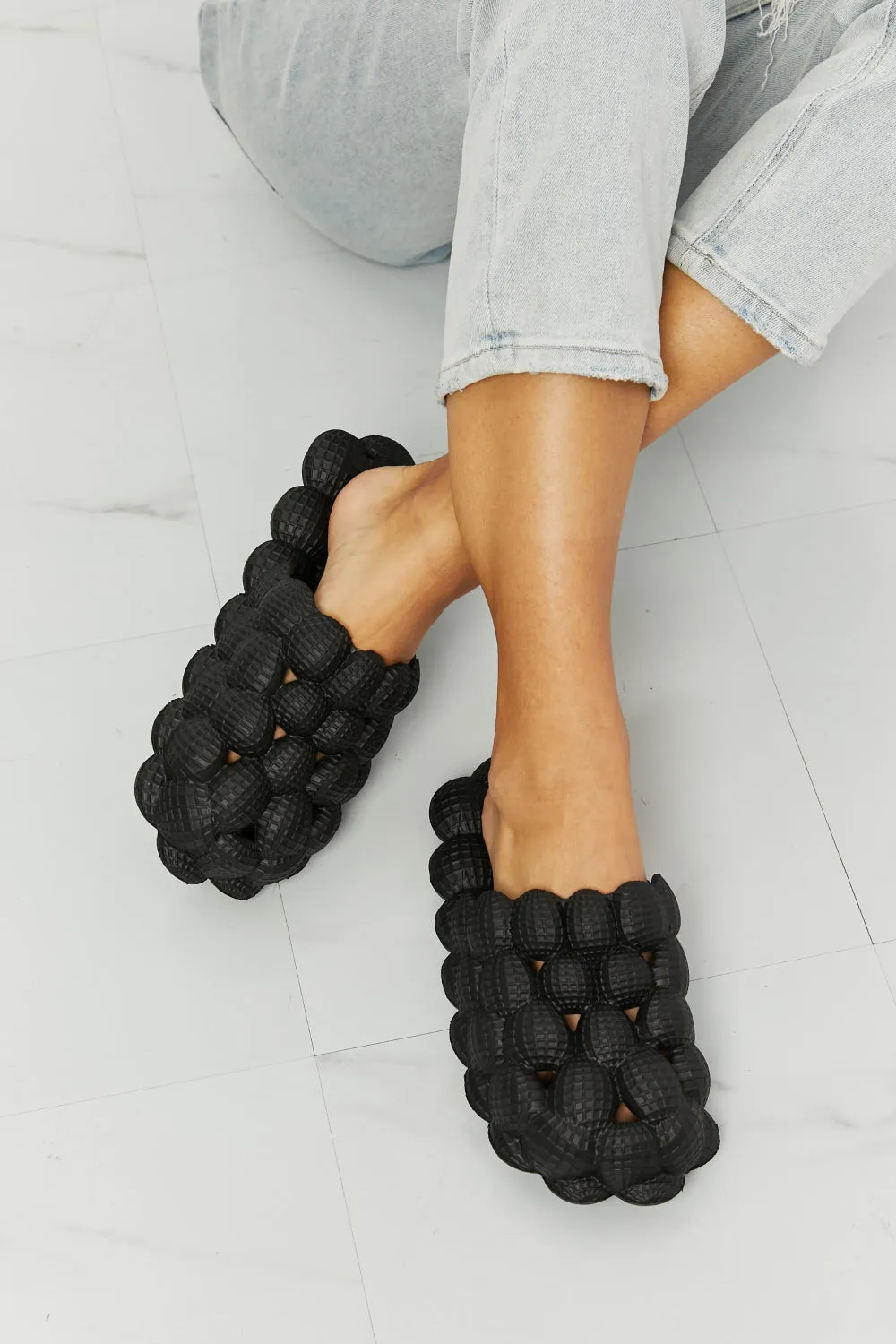 Laid Back Bubble Slides in Black