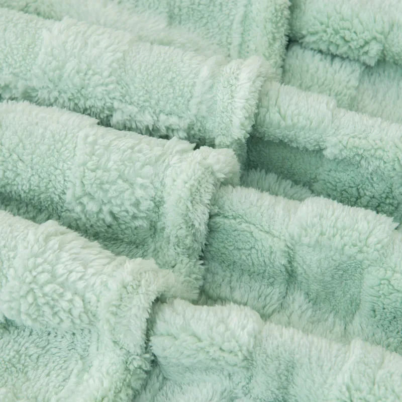 Linenova Coral Fleece Plaid Warm Blanket