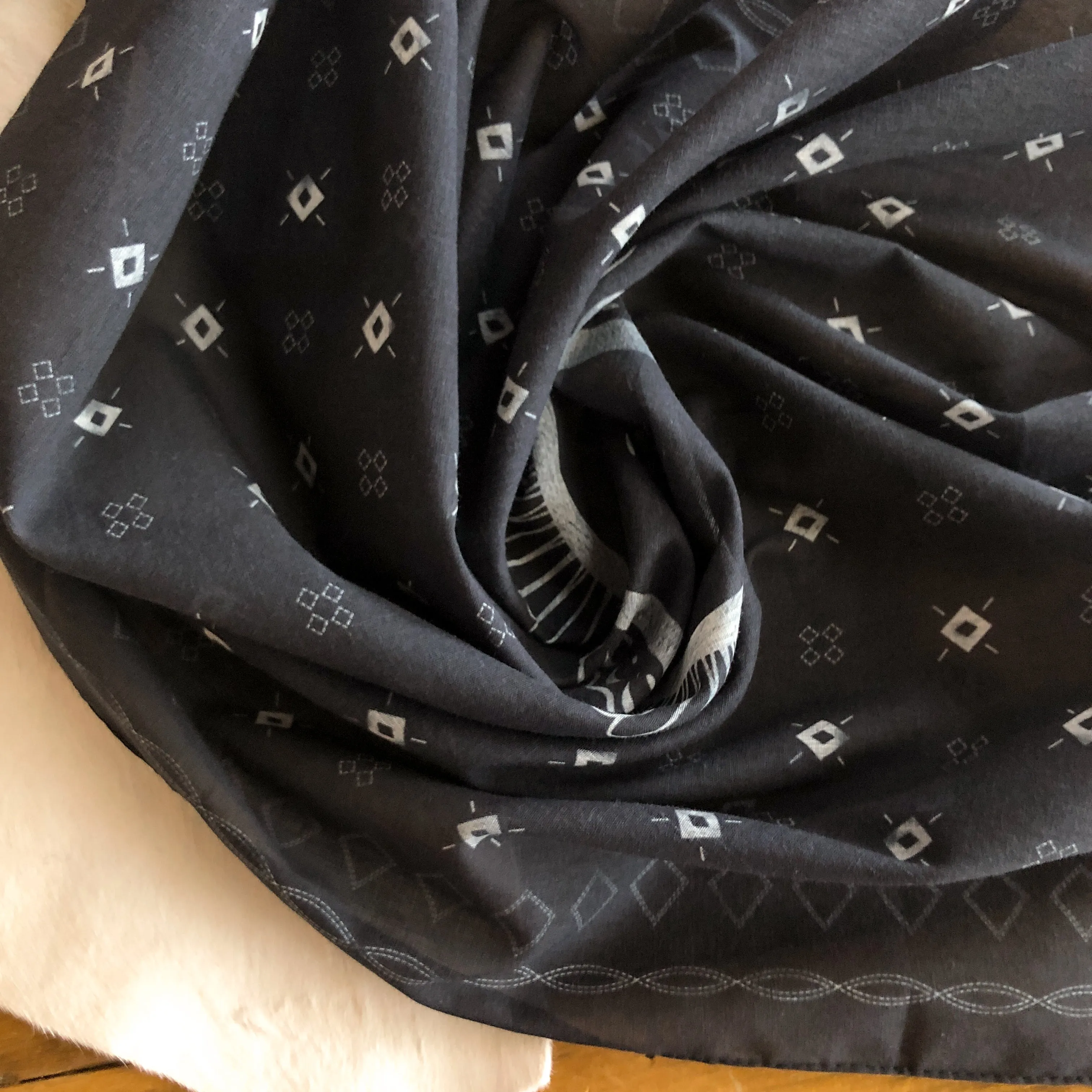 Palmyra Neck Scarf {Black}