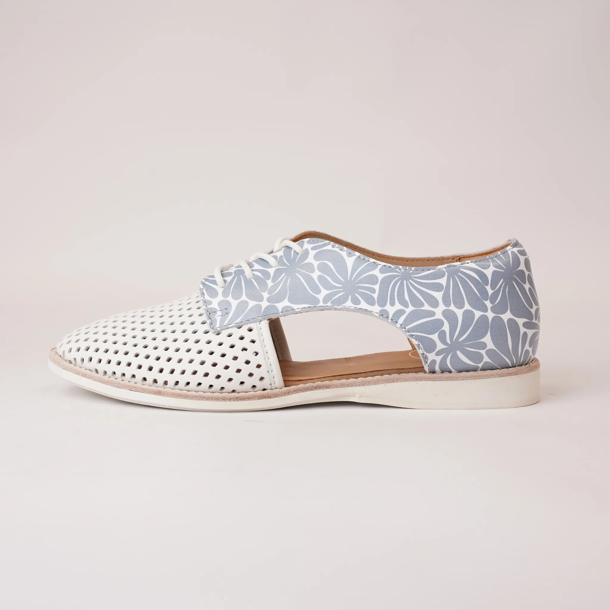 Sidecut Punch White/ Steel Blue Leather Lace Up Flats